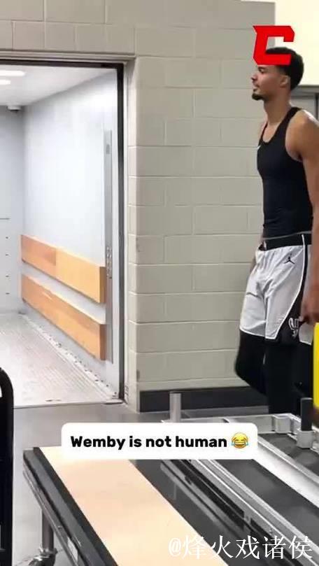 文班亚马直接给跨过路障 文班亚马直接给跨过路障