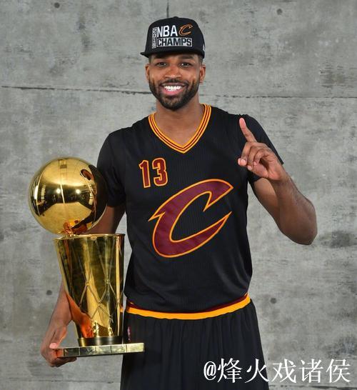 官方宣布:骑士与TT签下一年合同 上季场均3.3分+3.6板 官方宣布:骑士与TT签下一年合同 上季场均3.3分+3.6板