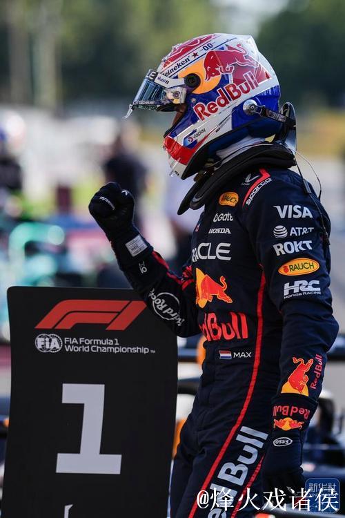 F1拉斯维加斯站排位赛:诺里斯摘得杆位,维斯塔潘紧随其后 F1拉斯维加斯站排位赛:诺里斯摘得杆位,维斯塔潘紧随其后